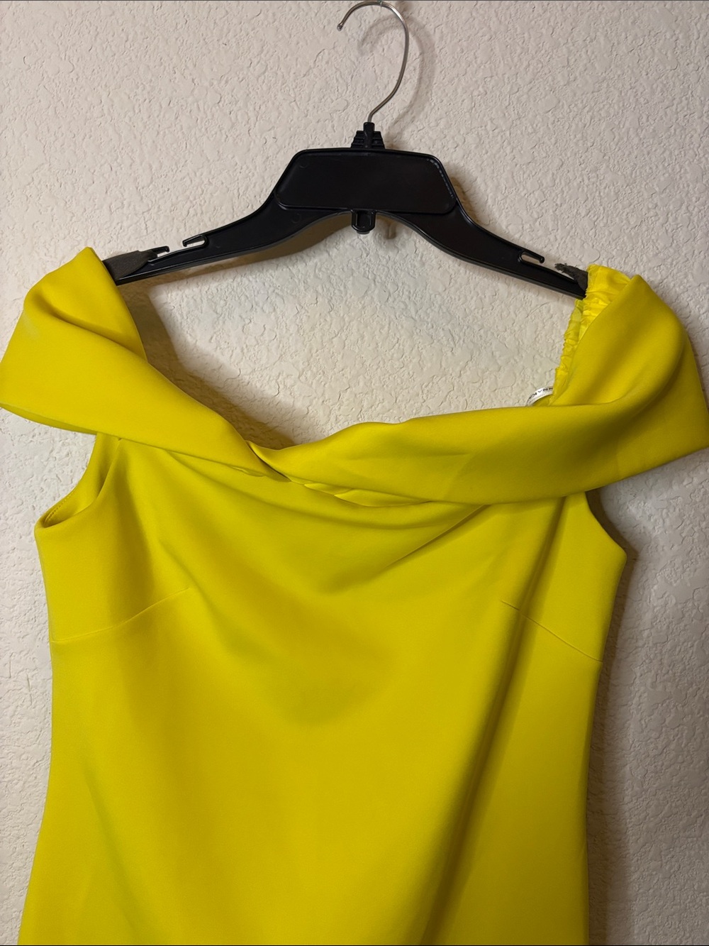 Yellow Off-Shoulder Sheath Dress - Picture 5 of 8